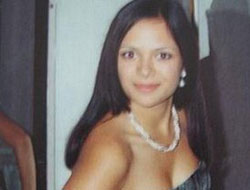 Müslüman kızı taşladılar...