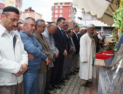 Dün ölen genç toprağa verildi