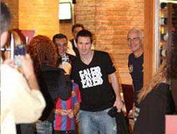 Messi'ye yumruklu saldırı şoku!