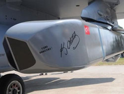 İlk kez uçak üzerinde sergilendi