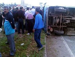 Yolcu otobüsü devrildi: 52 yaralı