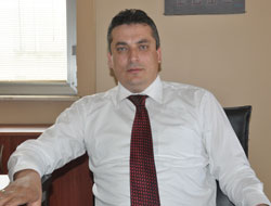 Yürüyüştekiler siyasilerin maşası!