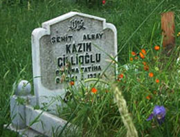 O albayın mezarı sonunda açıldı