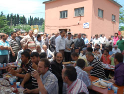 Bakan esnafla yemek yedi