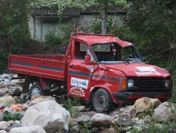 Annesinin gözü önünde oldu!