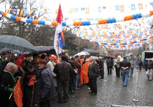 Seçim balkonu hazır durumda!