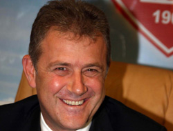 Özgener medya karşısında!