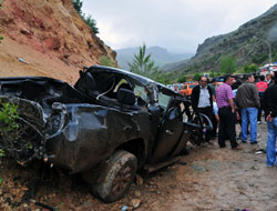 Kamyonet ile Tır çarpıştı: 6 yaralı