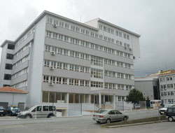 Ve o bina yıkılıyor