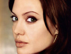 Angelina Jolie geliyor!