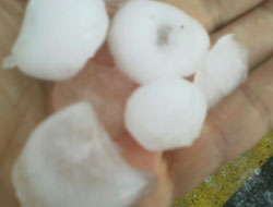 Taş büyüklüğünde dolu yağdı