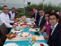 Paulo Henrique'ye yemek!