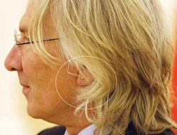 Küpeli Özel Kalem Müdürü!