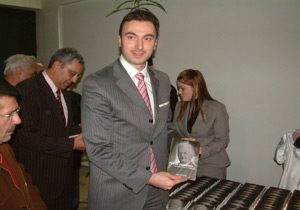 Dedesinin hayatını yazdı