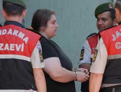 Evde doğurdu çöpe attı