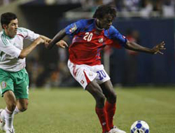 Milli futbolcu trafik kazasında öldü!