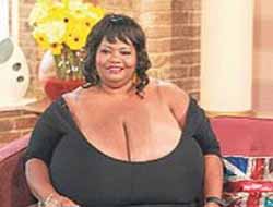 50 kiloluk göğüsleriyle rekor kırdı!