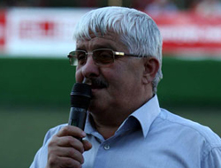 Federasyon başkanı yumrukladı!