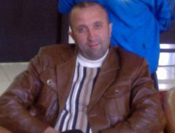 Rizeli kamyonun arasına sıkıştı