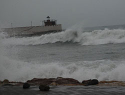 Karadeniz'de 7 metrelik dalgalar!