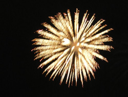 Eve hava fişek yolladılar