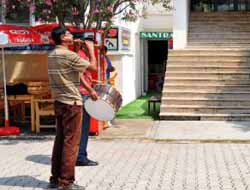 Üniversitede davul zurna gerginliği