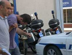 Polis otomobili devrildi