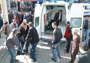 Otobüs derneğe daldı: 1 ölü