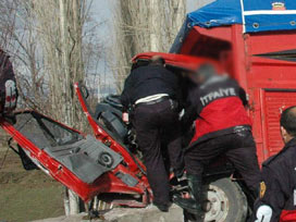 Kamyonetler çarpıştı:2 yaralı