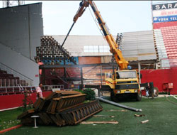 Avni Aker yetiştirilmeye çalışılıyor