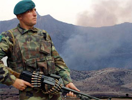 Diyarbakır'da askere saldırı!