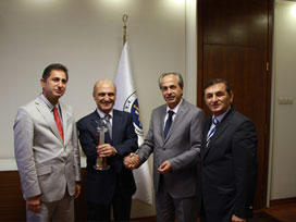 Bakan Bayraktar yılın bürokratı