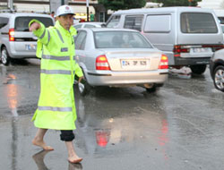 Trafik polisinden ilginç yöntem