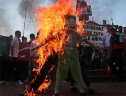 Öcalan'ı yakıp yerlerde sürüklediler!