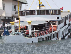 İzmir'de vapur battı!