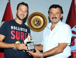 Giray Kaçar ödülünü aldı!