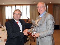 Benfica'dan dostluk yemeği!