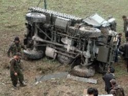 Askeri araç devrildi: 3 asker yaralı