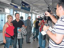 Gözaltı yolunda hatıra fotoğrafı!