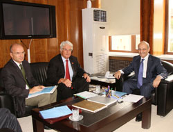 Bayraktar yoğun mesaide!