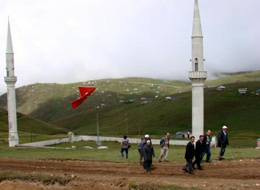 Kadırga'da duvarsız cami!