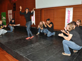 ABD'li öğrenciler Kolbastı oynadı