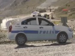 Otobüste yol arkadaşınız Polis mi?