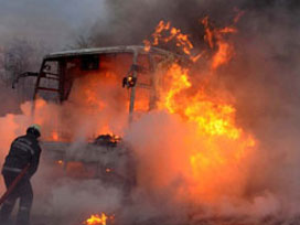 Askeri araç ateşe verildi