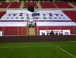 Taraftar pankartla anlattı