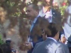 Babasının kabrini ziyaret etti!