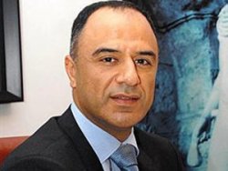 AKP'li başkanın aracına saldırı