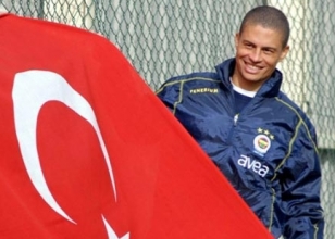 Alex Türk oluyor mu?