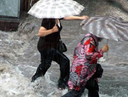 Trabzon yağmur altında kaldı