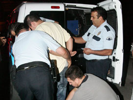 Polisten çatıda hırsız avı!